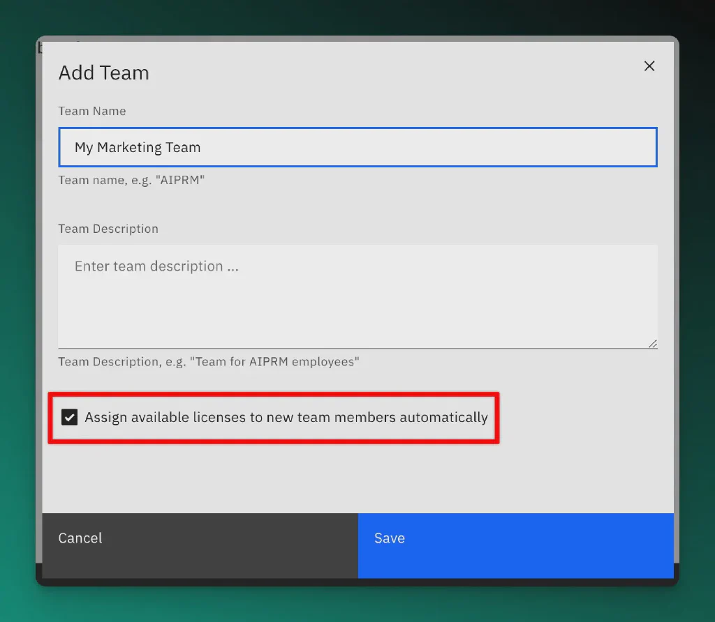 Captura de tela do modal de criação de equipe do AIPRM com a opção de atribuir automaticamente as licenças disponíveis aos novos membros da equipe